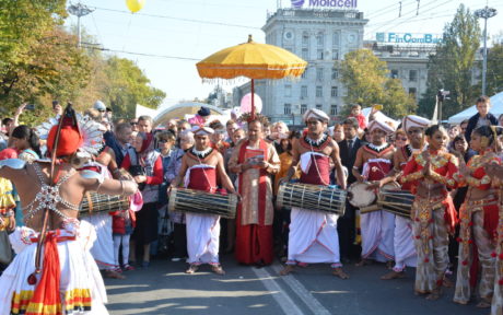 [:en]Sri Lankan Culture in Moldova[:ru]Культура в Молдове[:SI]මෝල්ඩෝවා සංස්කෘතිය සංදර්ශනය [:]