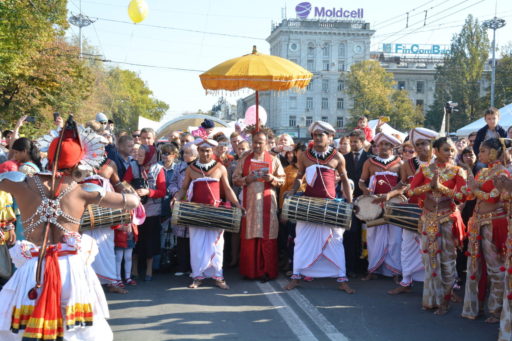 [:en]Sri Lankan Culture in Moldova[:ru]Культура в Молдове[:SI]මෝල්ඩෝවා සංස්කෘතිය සංදර්ශනය [:]