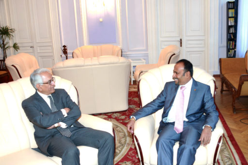 [:en]Meets ambassador of India[:ru]Встретился с послом Индии[:SI]ඉන්දියානු තානාපති සුහද හමුව [:]