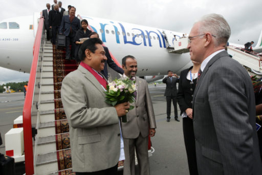 [:en]Arrival airport of Pulkovo[:ru]Прибытие в Пулково[:SI]පුල්කොවා ගුවන් තොටුපළට[:]
