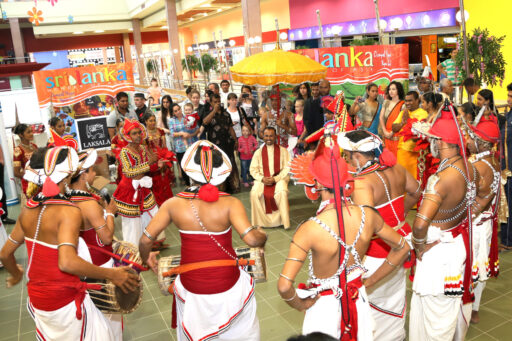 [:en]Caravan at Yekaterinburg[:ru]Караван в Екатеринбурге[:SI]තවලම යෙකැතරින්බර්ග් නගරයේ[:]