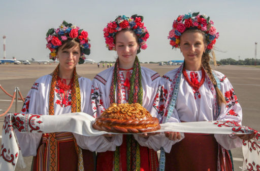 [:en]Arrival in Kiev-Borispol[:ru]Прибытие в Борисполь[:SI]කිව් ගුවන් තොටුපළට පැමිණීම[:]