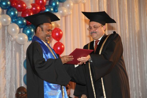 [:en]Ambassador Honored by KSMU[:ru]КГМУ вручил награду Послу[:SI]මහාචාර්ය උපාධිය පිදුම් ලබයි[:]