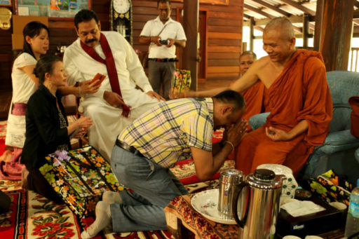 [:en]former President’s visit to Thailand 3[:ru]Визит экс-президента в Таиланд 3[:SI]තායිලන්තයේ වට් පා බාන් තාධ් ආරාමය පැමිණිම[:]