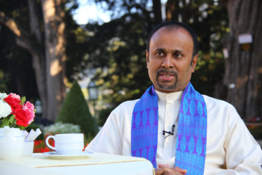 ආණ්‌ඩුවට අල්ලන්න බැරි උදයංග ‘දිවයින’ට හසුවෙයි