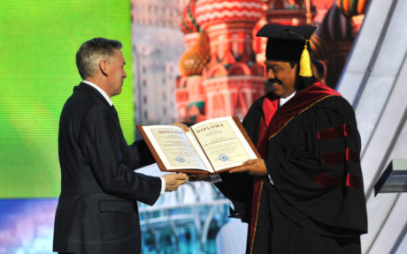 [:en]Doctorate Honoris Causa[:ru]Почетный Доктор наук[:SI]ගෞරව ආචාර්ය උපාධිය පිරිනමයි[:]