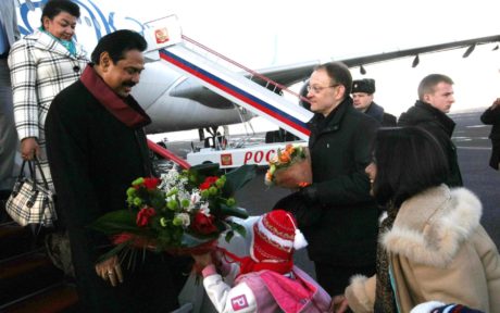 [:en]Arrival at airport Moscow[:ru]Прибыв в аэропорт Москва[:SI]මොස්කව් ගුවන් තොටුපළට පැමිණීම[:]