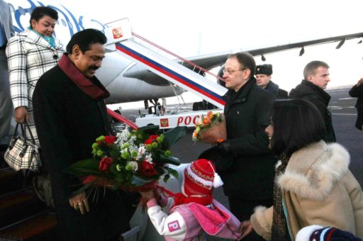 [:en]Arrival at airport Moscow[:ru]Прибыв в аэропорт Москва[:SI]මොස්කව් ගුවන් තොටුපළට පැමිණීම[:]