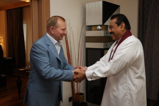 [:en]Meeting with Leonid Kuchma[:ru]Встреча с Леонида Кучмы[:SI]ලියොනිඩ් කුච්මා සමඟ හමුවීම[:]