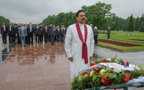 [:en]Piskariovskoye Memorial[:ru]Пискаревском Мемориал[:SI]පිස්කරිඔව්ස්කි සංකිර්ණය[:]