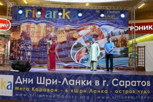 [:en]People of Saratov a city[:ru]Прибытие в Саратове[:SI]සාරාතොව් නගරයේ ජනතාව[:]